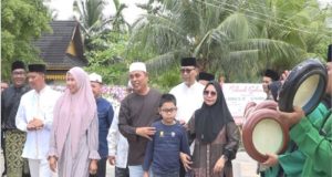 Bupati dan Wakil Bupati Indragiri Hilir Disambut Meriah dengan Prosesi Adat Melayu