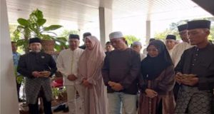 Bupati Herman dan Wabup Yuliantini Tiba di Tembilahan, Disambut Hangat dengan Prosesi Adat