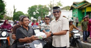 Kapolres Pidie Kembali Bagikan Ratusan Paket Takjil Gratis Kepada Warga