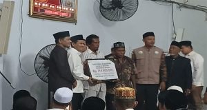 Safari Ramadhan Ke Mesjid Besar Peusangan Bireun, Wagub Serahkan Bantuan Ratusan Juta