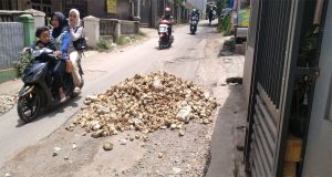 Dengan Kembalinya Seorang Dermawan Yang Peduli Dengan Kondisi Jalan Kecamatan Ngamprah