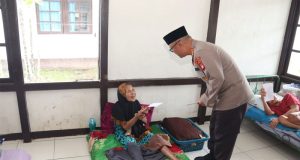 Polda Kalbar Laksanakan Jumat Berkah, Dirbinmas Kunjungi Panti Sosial Rehabilitas Lansia Dan Penyandang Disabilitas Mulia Dharma