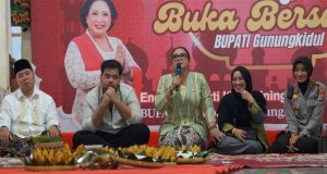 Bupati Gunungkidul Endah Subekti Kuntariningsih Mengadakan Buka Bersama Dan Syukuran Menempati Rumah Dinas Di Komplek Bangsal Sewoko Projo