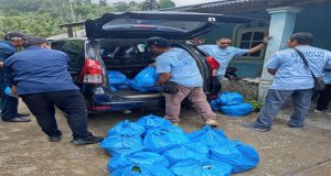 Berbagi sembako Pangan, PT seloko Serahkan Bantuan Paket Sembako Untuk Warga kampung bukit ACM RT 04 RW 06
