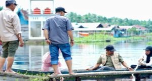 Wakil Bupati Indragiri Hilir Tinjau Warga Terdampak Banjir di Desa Lahang Hulu