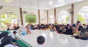 Wujud Ketaatan di Balik Jeruji, Warga Binaan Lapas Perempuan Sigli Tunaikan Zakat Fitrah Sambut Idul Fitri