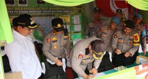 AKBP. Indra Feri Dalimunthe., SH., SIK., MH., Bersama Bupati Cek Pospam Dan Posyan Ops Ketupat Menumbing 2025