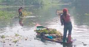 Wow Begitu Antusiasi Yang Punya Jembatan Apung (Jubar Bersinar) Begitu Pedulinya Bersih Lingkungan, Yang di Waduk Saguling