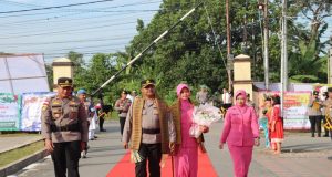 Polres Sambas Laksanakan Tradisi Penyambutan Kapolres Baru AKBP Wahyu Jati Wibowo S.Ik, SH, MH