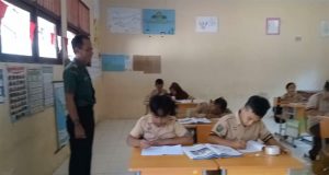 Matematika Gak Serem Lagi! Danramil 02/Sks Perkenalkan Cara Belajar Cepat dan Seru