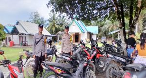 Personel Polsek Marau Polres Ketapang Laksanakan Pengamanan Ibadah Jumat Agung di Gereja GPIB Ekklesia Kecamatan Singkup