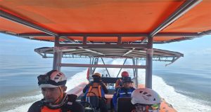 Di Hari Ke -4 Sat Polairud Polres Ketapang Bersama Basarnas dan BPBD Laksanakan Giat SAR Pencarian Korban Di Duga Tenggelam