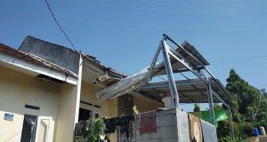 Kades Cibunarjaya, H. Acep Awaludin berharap pemerintah dapat membantu musibah Puting beliung