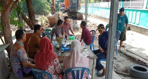 Kepala Dinas DSDABMBK Tinjau Langsung Jembatan Putus di Perum Permata Regency Cibitung