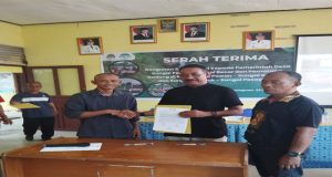 Menjaga Gambut, Mencegah Karhutla: Tropenbos Indonesia Serahkan 10 Sekat Kanal di Dua KHG Prioritas Ketapang