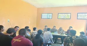 Kapolres Pegunungan Arfak Tatap Muka dengan Keluarga Korban Tanah Longsor