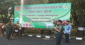 Babek TNI Serahkan Hewan Qurban Wujud Kepedulian Dan Kebersamaan Di Hari Raya Idul Adha 1446 H/2025 M