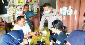 Polri Untuk Masyarakat, Polres Ketapang Gelar Pemeriksaan Kesehatan Gratis Kepada Sopir, Tukang Ojek, Dan Pekerja Di Pelabuhan Sukabangun Ketapang