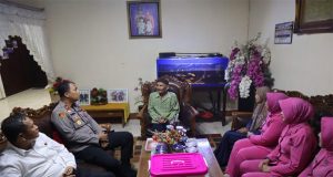 Wujud Penghormatan dan Penghargaan, Polres Ketapang Laksanakan Anjangsana ke Purnawirawan dan Warakawuri Polri