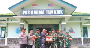 Kapolres Sambas Hadiri Kegiatan Binfungtaswilnas TNI 2025, Salurkan Ribuan Paket Bansos untuk Warga Perbatasan