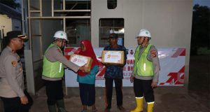 Karo Log Polda Kep. Babel Tinjau Progres Bedah Rumah Di Manggar, Dalam Rangka Hari Bhayangkara ke-79
