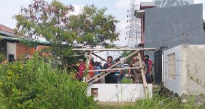 Warga Kapling Gapura Blokade Akses Proyek SUTT, Tuntut Kompensasi dari PLN