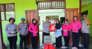 Hari Bhayangkara Ke 79 Tahun 2025, Polres Waropen Anjangsana Dan Serahkan Tali Asih
