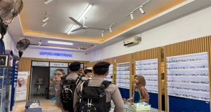 Kanit Pamobvit Sat Samapta Polres Ketapang Pimpin Patroli di Pusat Kota Ketapang