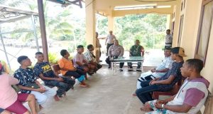 Babinsa dan Bhabinkamtibmas Mediasi Warga, Ciptakan Harmoni di Kepulauan Yapen