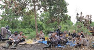 Kapolres Kampar Pimpin Langsung Penanganan Kebakaran Lahan di Tapung, Tunjukkan Kebersamaan dan Kepemimpinan!