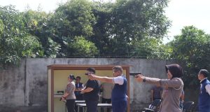 Kapolres Pimpin Olahraga dan Latihan Menembak Bersama Personel Polres Ketapang
