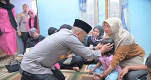 Gugur Saat Menjalankan Tugas, Bripka Cecep Diberikan Kenaikan Pangkat Luar Biasa Anumerta