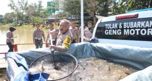 Dit Lantas Polda Babel Lepas Ratusan Ikan Dan Burung Di Kawasan Taman Bhaypark