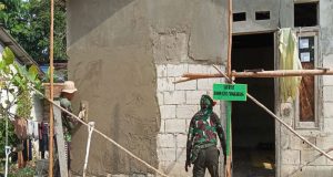 Satgas TMMD Reg Ke-125 Kodim 1202/Skw Perbaiki Rumah Tidak Layak Huni(RTLH) Milik Warga