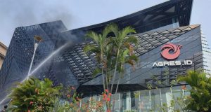 15 Mobil Damkar Dikerahkan Untuk Memadamkan Kebakaran di Mangga Dua Squere