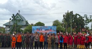 Tingkatkan Kesiapsiagaan, Danlanal Ketapang Beserta Prajurit Ikuti Apel Pencegahan dan Penanggulangan Karhutla Tahun 2025 di Kabupaten Ketapang