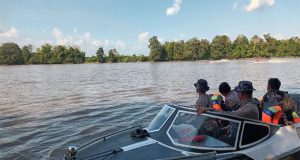 KBO Sat PolAirud Polres Ketapang Pimpin Pengamanan Lomba Katinting Race di Desa Tanjung Pura