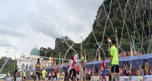 Memeriahkan HUT RI ke 80 Kecamatan Sungai Laur Mengadakan Turnamen Bola Voli Laur Cup