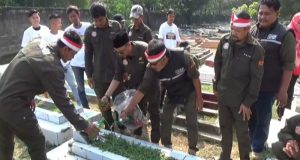 Tabur Bunga di Dua Makan Pahlawan Asli Warung Bongkok, KRKC Peringati HUT RI Ke 80 Tahun