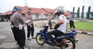 Tingkatkan Kedisiplinan, Propam Polda Kalbar Periksa Personel Polres Landak