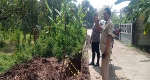 Aspirasi Pemerintah Daerah Kab. Indramayu Memberikan Bantuan Pengecoran Jalan di Blok Tanggul RT. 006, 010, 011 RW. 005 Desa Dukuh Kec. Indramayu