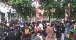 Ribuan Mahasiswa Gelar Aksi di Depan DPR, Desak Pengesahan RUU Perampasan Aset