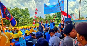 Diancam Bongkar Bobrok Kantor KSOP Satui Tanah Bumbu, Tuntutan Demo Buruh Koperasi TKBM Dikabulkan