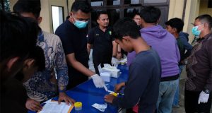 Polisi Amankan 87 Peserta Unjuk Rasa di Bawah Umur : 3 Orang Positif Narkoba dan Beberapa Bawa Senjata Tajam