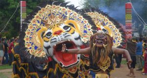 Bupati Ketapang, Alexander Wilyo, S.STP.,M.Si. menghadiri Festival Seni Budaya Balai Berkuak II, bertempat di halaman Kantor Camat Simpang Hulu