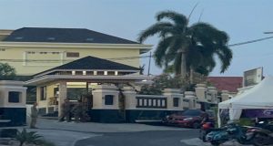 Rumah Mantan Bupati Pesawaran Dendi R Digeleh Kejati Lampung