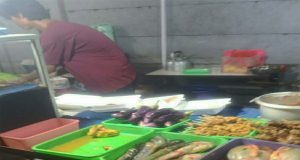 Ayam Penyet Atau Bakar Pak Kumis, Viral di Sosmed Dengan Sambal Hijaunya