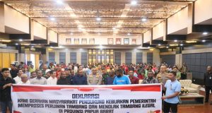 Polda Papua Barat Kawal Deklarasi Bersama Penertiban PETI di Distrik Wasirawi