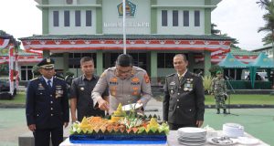 “TNI Prima, TNI-Polri Kompak! Kapolres Kampar Beri ‘Surprise’ ke Dandim di Momen HUT TNI ke-80!”