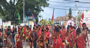 Karnaval Budaya Dayak Saat PSBD 2025 Berlangsung Meriah